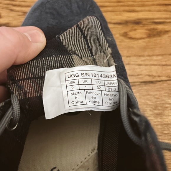 Ugg Kids Kids Blue Suede Lace Up Dress Shoes, size 2 - Picture 4 of 5